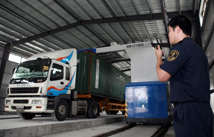 超等中国干线，，，，，，，让客户企业真正实现“在自家门口收发货”。。。。。。。。